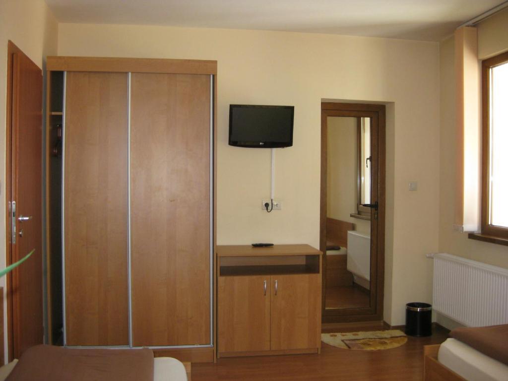 Family Hotel Veronika Devin Kültér fotó